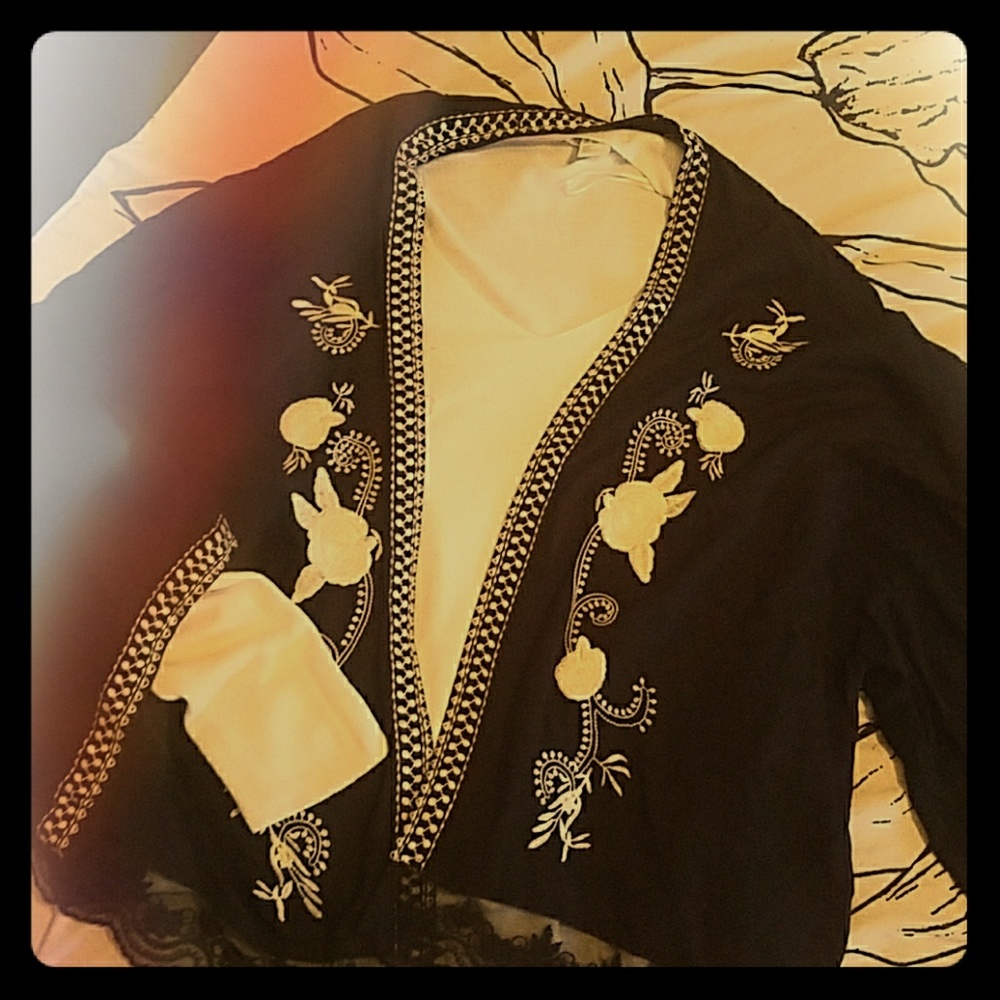 Beautiful Black & White Lace Top